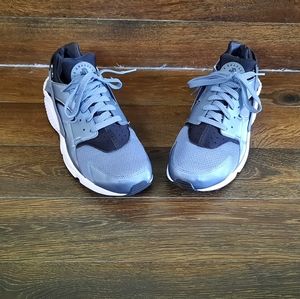 Gray and black huaraches